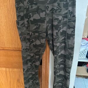 Lingswallow Camouflage Leggings with Pockets